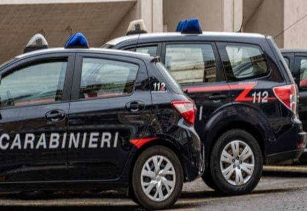 Un român a murit după ce a căzut de la etajul 4 al unei pensiuni din Milano. Poliția ia în calcul o crimă după ce un bărbat a fost văzut fugind din clădire