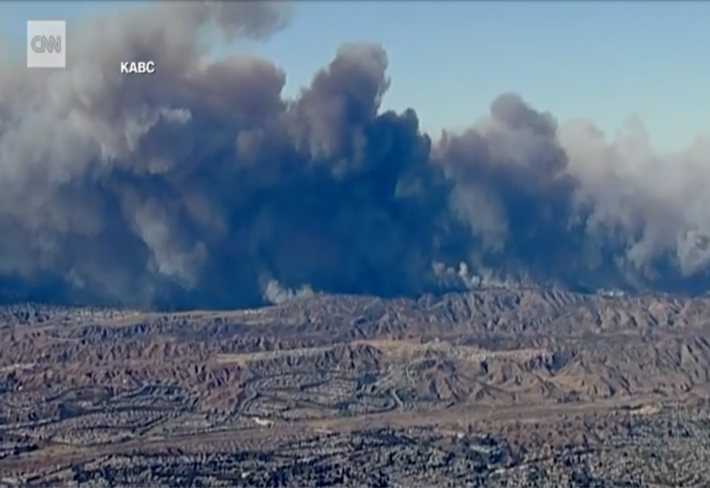 UN NOU INCENDIU A IZBUCNIT ÎN NORDUL LOS ANGELES-ULUI