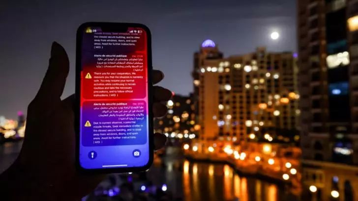 Dubai, sub cel mai intens atac cu rachete iraniene. Locuitorii au primit mesaje de alertă să se adăpostească