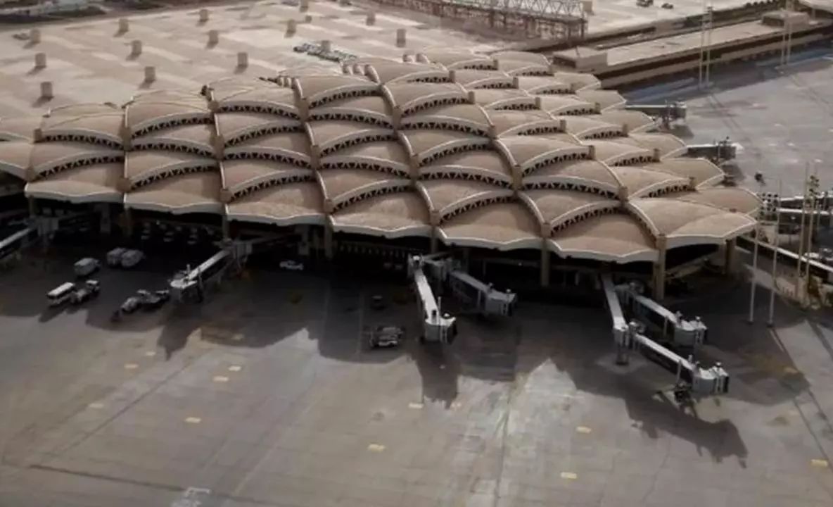 Riad, singura rută de scăpare din Orientul Mijlociu: cât costă zborurile spre București